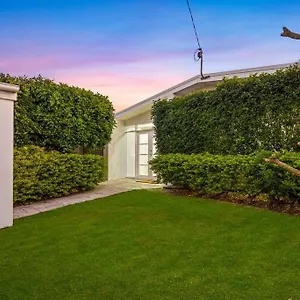 Southport Oasis 6br Pool Central Gold Coast